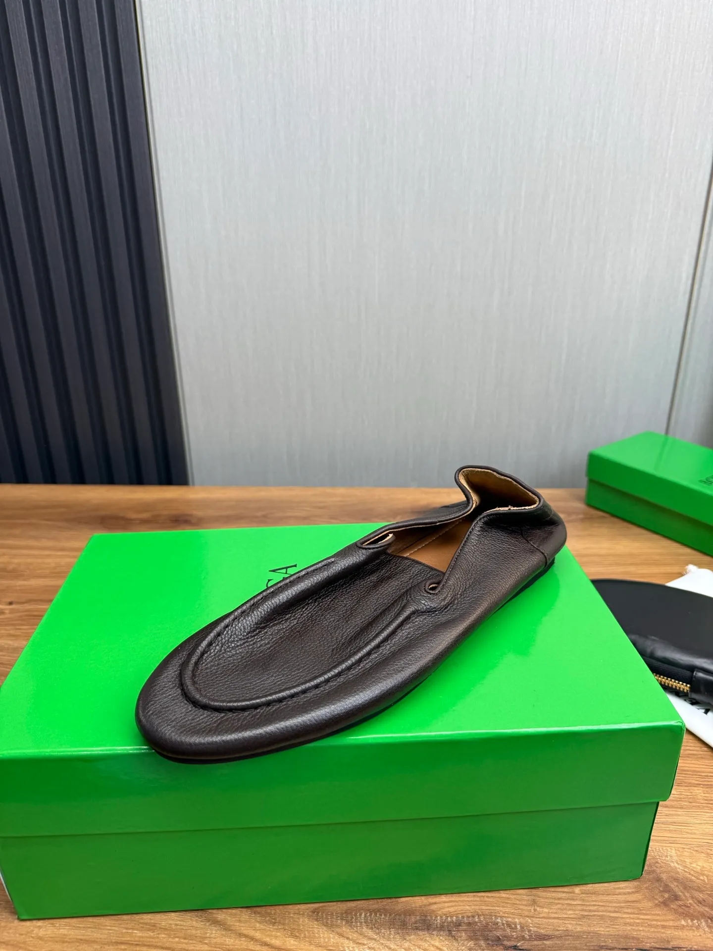Men's men's shoes💰480💰BV-popular wallet shoes👟Casual, fashionable and comfortable🔗Good travel partner✅Original cowhide + imported cowhide. Original rubber outsole, available all year round👏Size: 38-45 (38.45 custom-made, non-returnable)